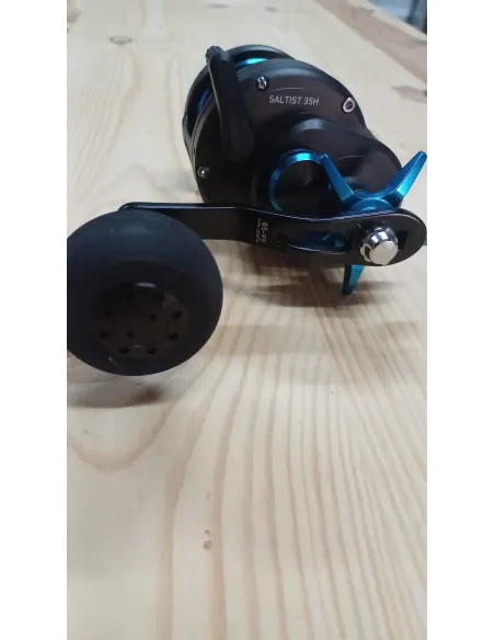 CARRETE DAIWA SALTIST 35H MAS TRENZADO DE REGALO