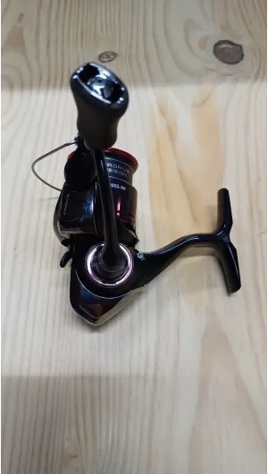 CARRETE  DAIWA FUEGO 2000 MAS HILO DE REGALO