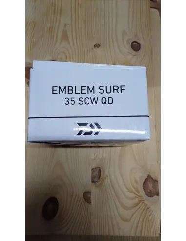 DAIWA EMBLEM SURF 35 SCW QD MAS HILO DE REGALO