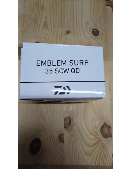 DAIWA EMBLEM SURF 35 SCW QD MAS HILO DE REGALO